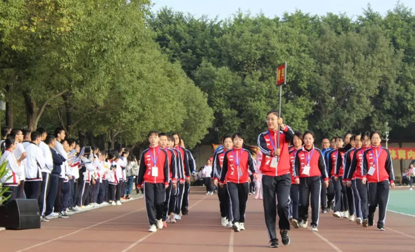 ������ÿһ�������ļ�֤�ߣ�Ҳ��ÿһ������������ߣ������Ź�����ƽ������ԭ�����ǽ������Լ���ϸ�����Ͻ�����ÿһ��������