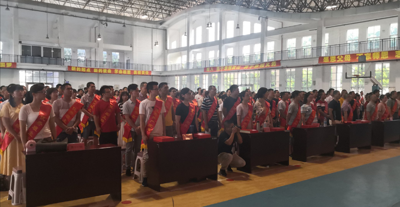   ��������ѧУ2019��ʦ����ף�߱��ô��������ѧУ�н�¥¡�ؾ��У�