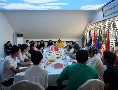 ��־�������������Ҵ����Ƽ�˪������ʾ�����ȸ�л�����Ļ��������������ڴٽ��й��붫�˹����Ļ�����������������Ŭ���빱�ף�ͬʱ��ʾ���βɷ����ݷḻ���Ƕȶ�����������������Ҫ�Ļ����Ŵ棬��԰���¼θ��ʾӵȵؽ�Ϊ�����ҵĴ��������������У����������Ի滭Ϊ�ֶΣ�����θ������İ������硢��˽���׵ľ��񣬳��չ�ּ����������ĵ��̺��Ļ������� 