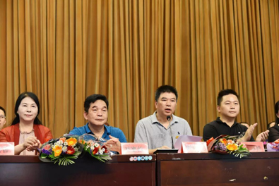 ������У������