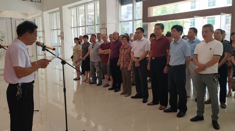 ��Ļʽ�ɻư�Ը�У�����֡�����У����־���¿�Ļ�ʣ�